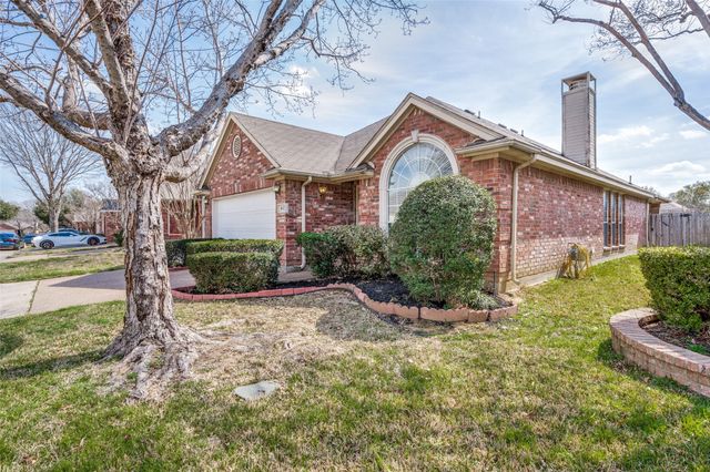 402 Horse Shoe Drive, Euless, TX 76039