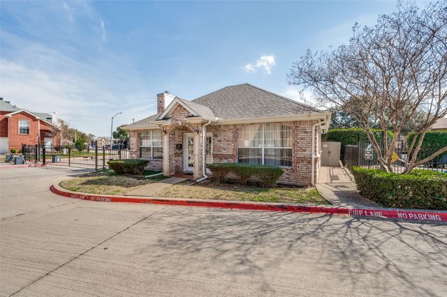 402 Horse Shoe Drive, Euless, TX 76039