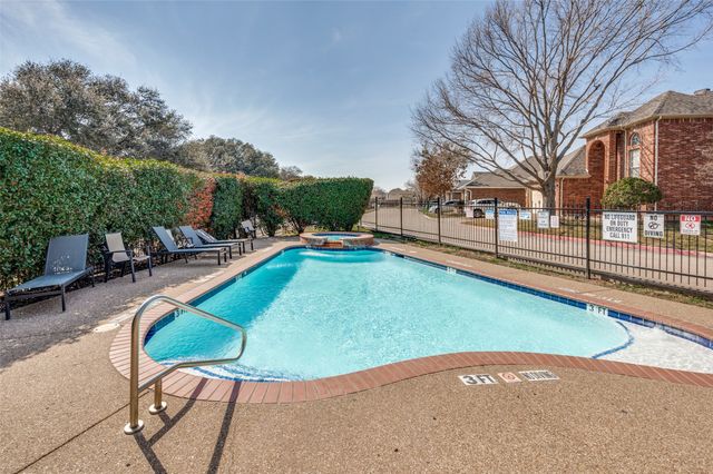 402 Horse Shoe Drive, Euless, TX 76039