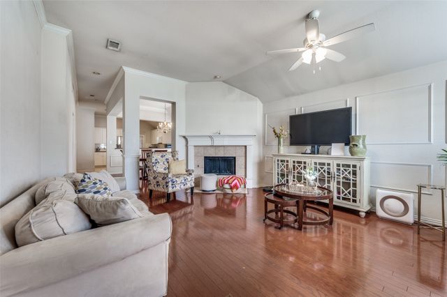 402 Horse Shoe Drive, Euless, TX 76039