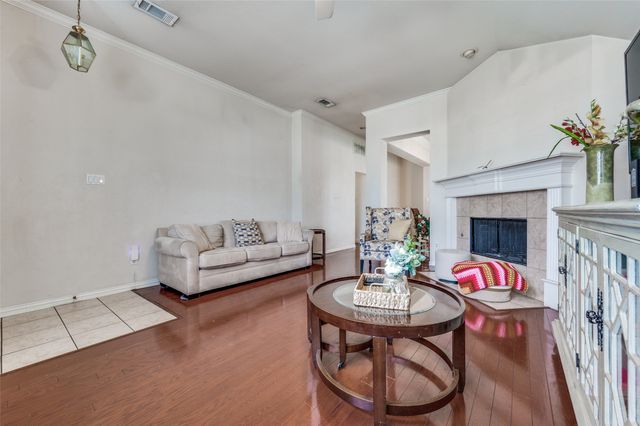 402 Horse Shoe Drive, Euless, TX 76039