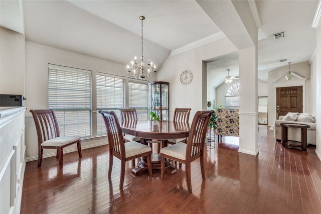 402 Horse Shoe Drive, Euless, TX 76039