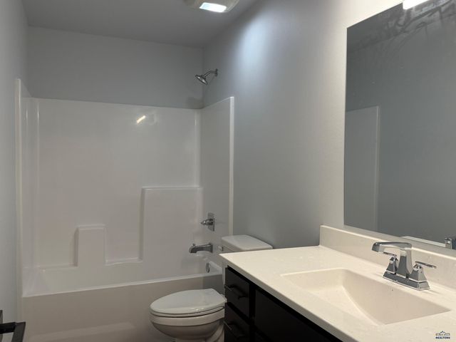 901 BENNINGTON DR, Box Elder, SD 57719