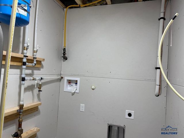 901 BENNINGTON DR, Box Elder, SD 57719