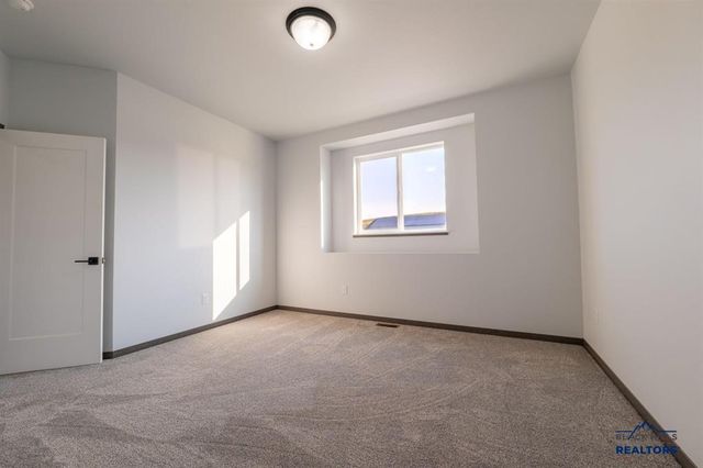 901 BENNINGTON DR, Box Elder, SD 57719