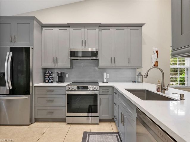 3515 Avion Woods CT 801, Naples, FL 34104