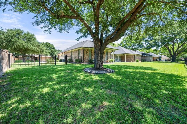 1208 Fairfax Drive, Mansfield, TX 76063