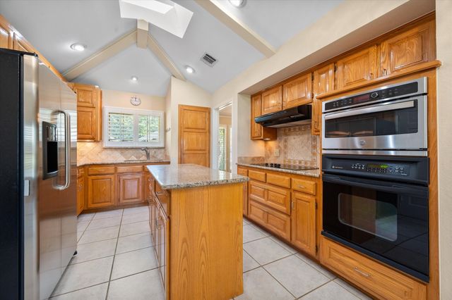 1208 Fairfax Drive, Mansfield, TX 76063