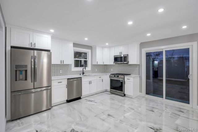 27 Ash Street, Central Islip, NY 11722