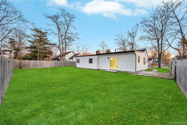 27 Ash Street, Central Islip, NY 11722