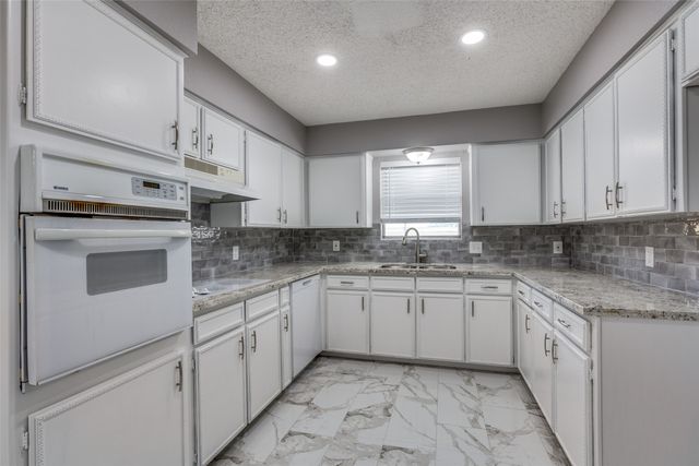 3800 Van Deman Drive, Benbrook, TX 76116