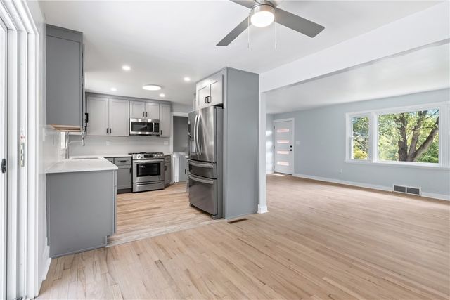 4030 Circle Dr, Hampton, PA 15101