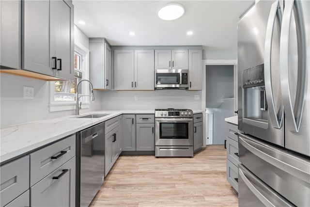 4030 Circle Dr, Hampton, PA 15101