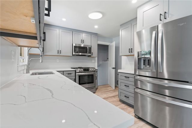 4030 Circle Dr, Hampton, PA 15101