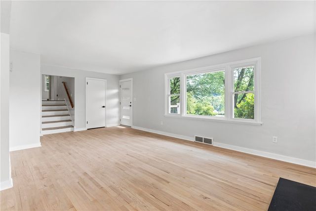 4030 Circle Dr, Hampton, PA 15101