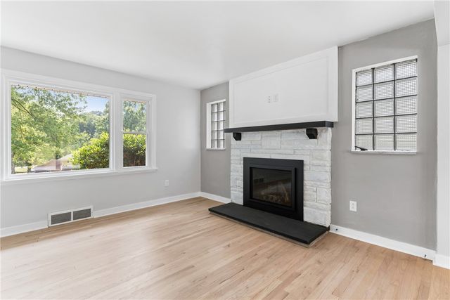 4030 Circle Dr, Hampton, PA 15101