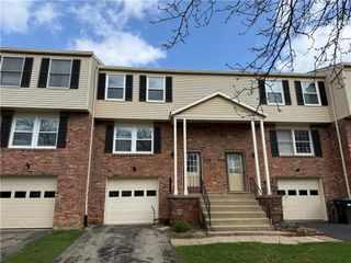 208 Quail Run Rd, Peters Twp, PA 15367