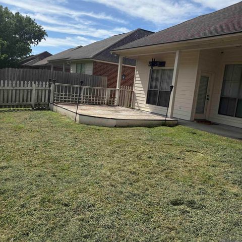 3111 Nicholson Lake Dr, Baton Rouge, LA 70810