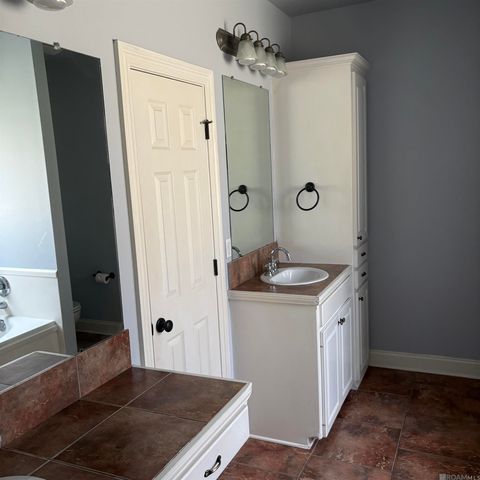 3111 Nicholson Lake Dr, Baton Rouge, LA 70810