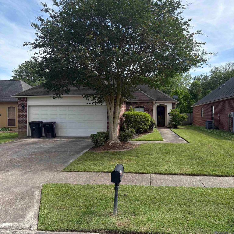 3111 Nicholson Lake Dr, Baton Rouge, LA 70810
