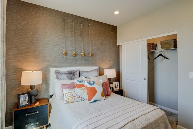 402 Comstock Road, South Elgin, IL 60177