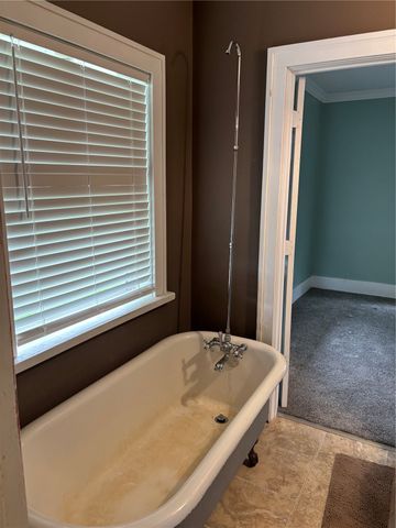 2963 Oakland Road NE, Cedar Rapids, IA 52402