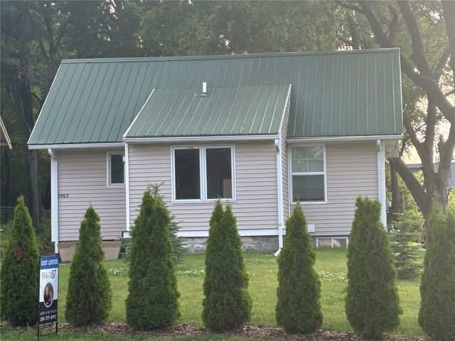 2963 Oakland Road NE, Cedar Rapids, IA 52402