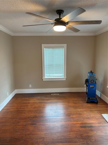 2963 Oakland Road NE, Cedar Rapids, IA 52402