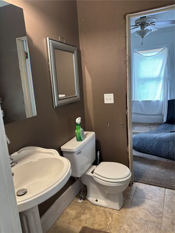 2963 Oakland Road NE, Cedar Rapids, IA 52402