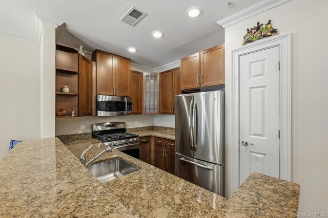 1309 Views Way, Pomona, NY 10970