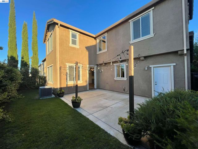 1043 Ashbridge Bay Dr, Pittsburg, CA 94565