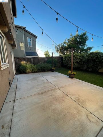 1043 Ashbridge Bay Dr, Pittsburg, CA 94565