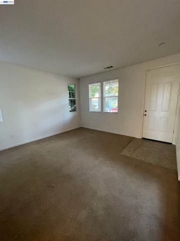 1043 Ashbridge Bay Dr, Pittsburg, CA 94565