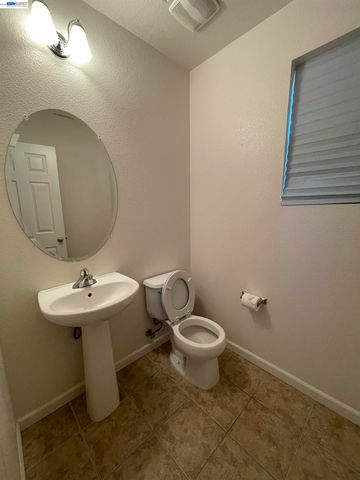 1043 Ashbridge Bay Dr, Pittsburg, CA 94565