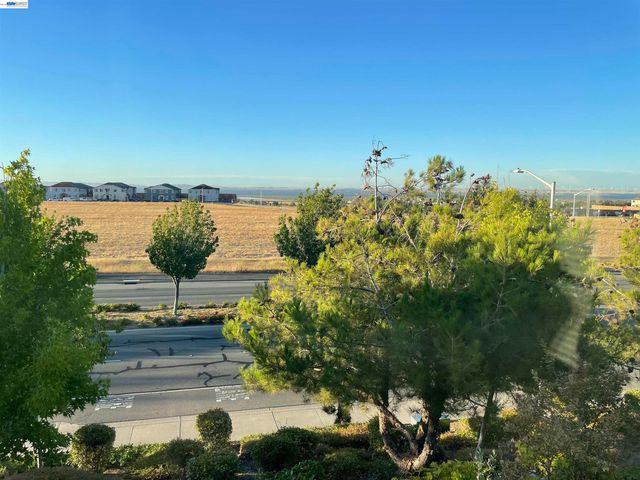 1043 Ashbridge Bay Dr, Pittsburg, CA 94565