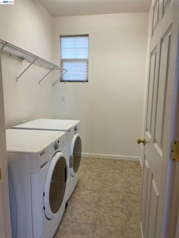 1043 Ashbridge Bay Dr, Pittsburg, CA 94565