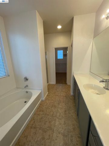 1043 Ashbridge Bay Dr, Pittsburg, CA 94565