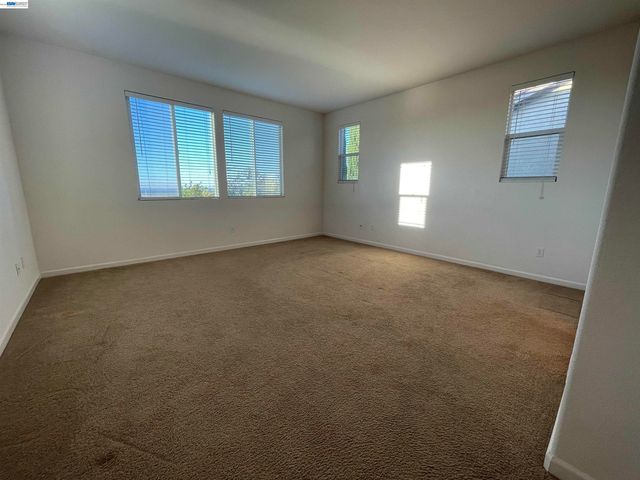 1043 Ashbridge Bay Dr, Pittsburg, CA 94565