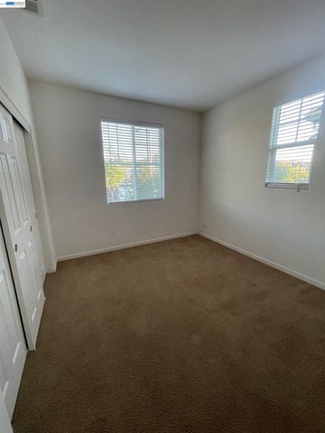 1043 Ashbridge Bay Dr, Pittsburg, CA 94565