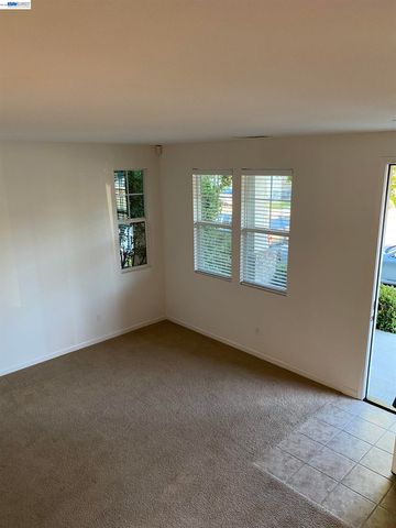 1043 Ashbridge Bay Dr, Pittsburg, CA 94565