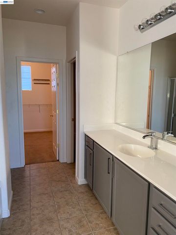 1043 Ashbridge Bay Dr, Pittsburg, CA 94565