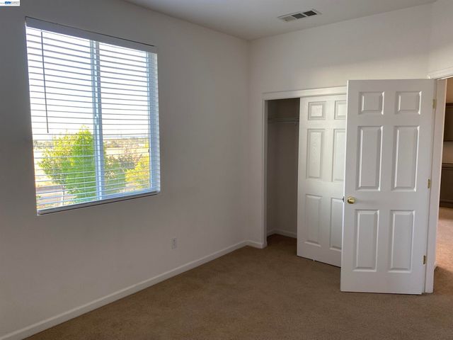 1043 Ashbridge Bay Dr, Pittsburg, CA 94565