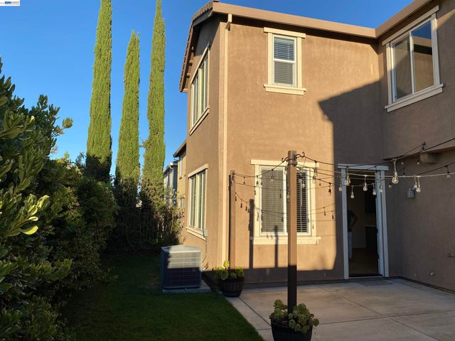1043 Ashbridge Bay Dr, Pittsburg, CA 94565