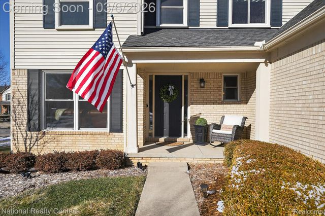 906 Meadowbrook Way, Milford Village, MI 48381