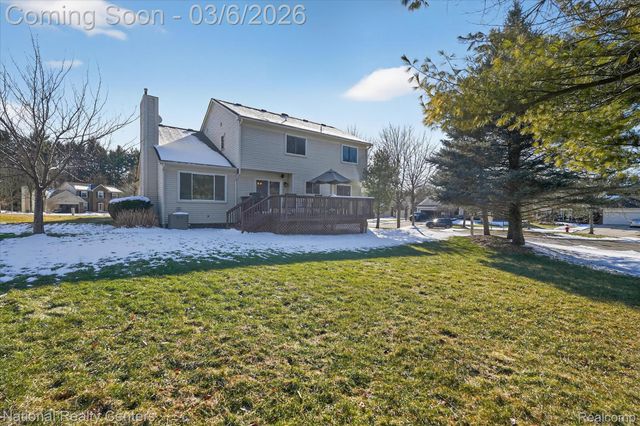 906 Meadowbrook Way, Milford Village, MI 48381