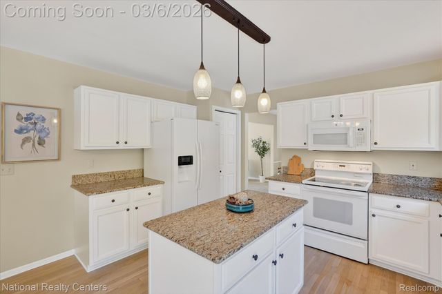 906 Meadowbrook Way, Milford Village, MI 48381