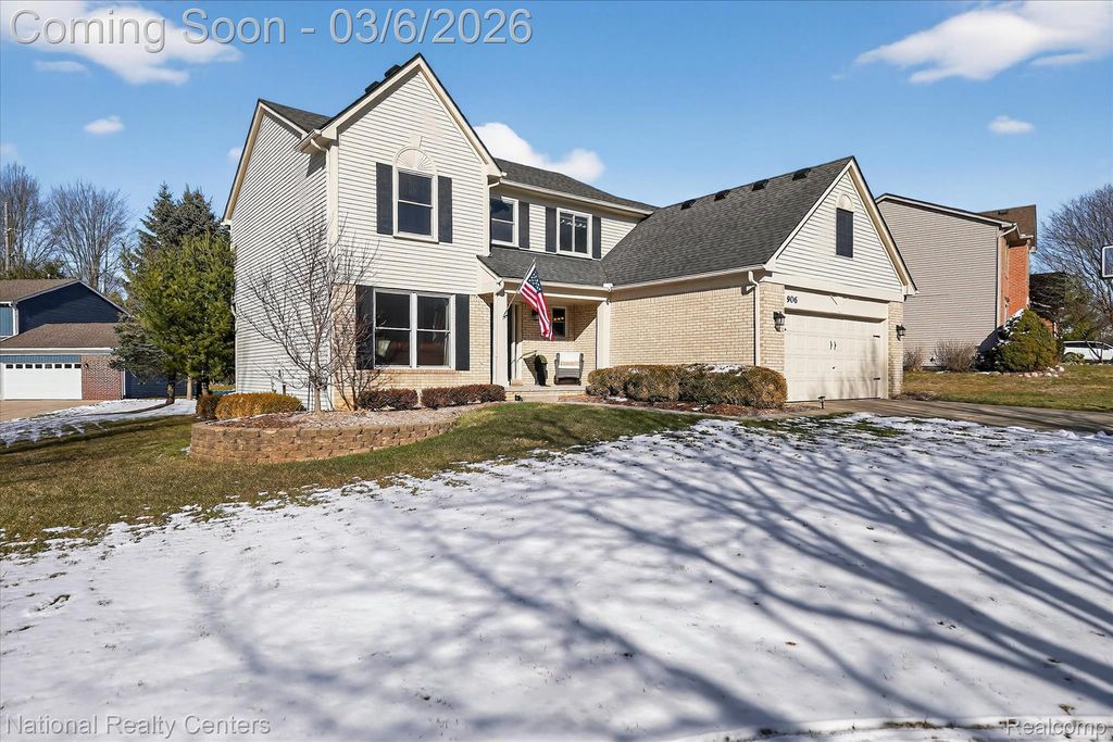 906 Meadowbrook Way, Milford Village, MI 48381