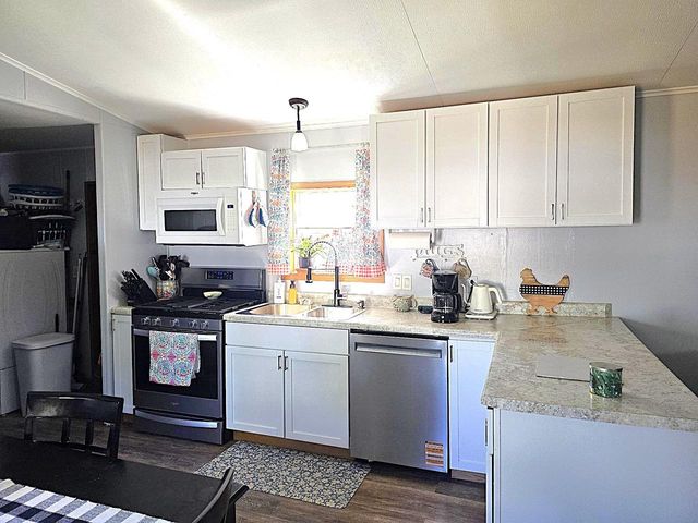 127 Falling Creek Circle, Janesville, WI 53548