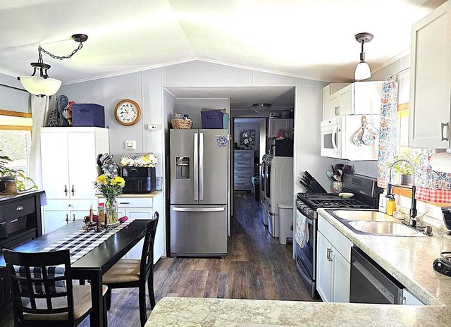 127 Falling Creek Circle, Janesville, WI 53548