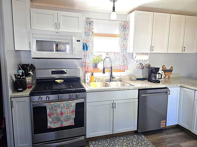 127 Falling Creek Circle, Janesville, WI 53548